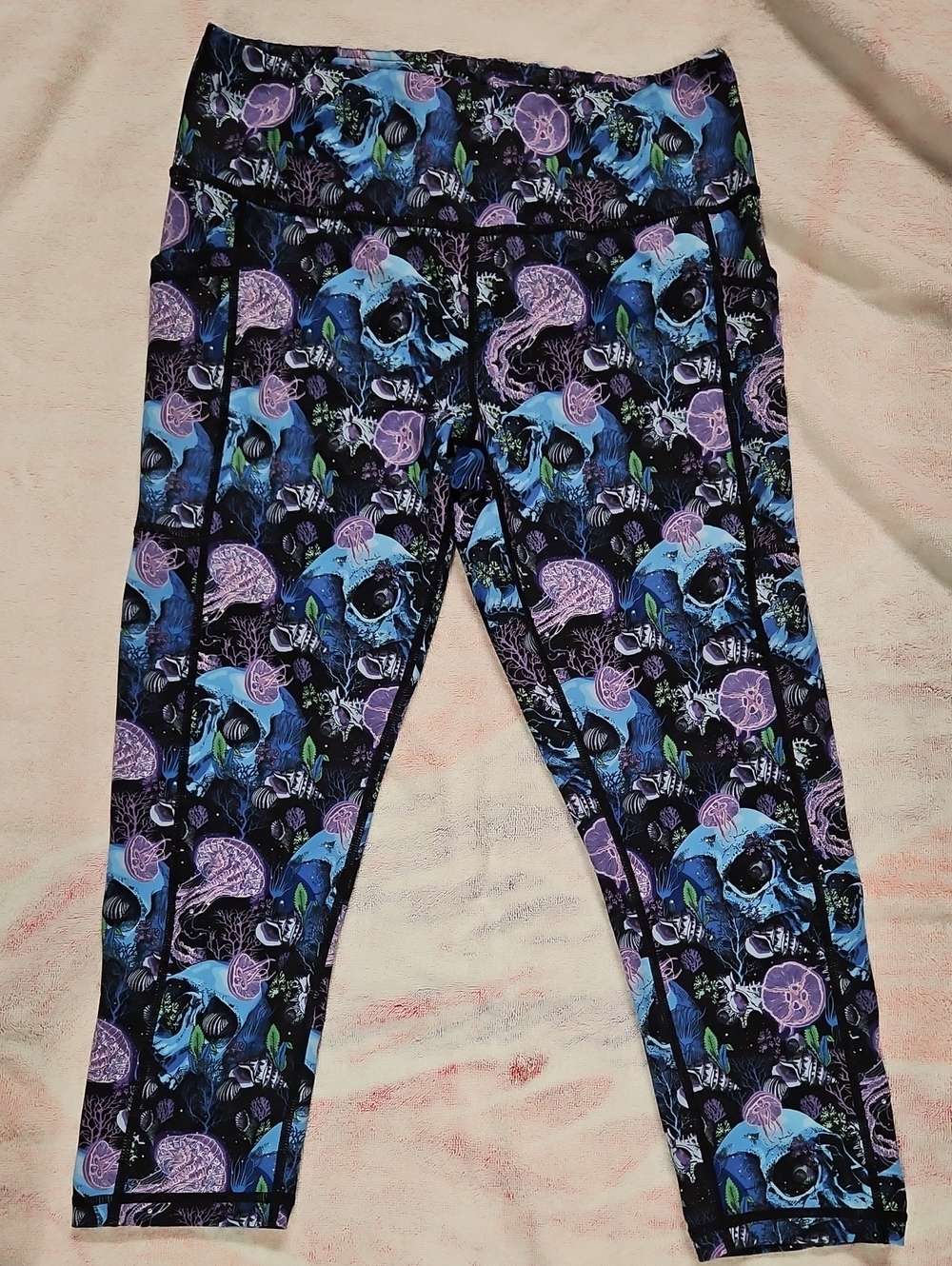 Constantly Varied Gear Purple & Blue Skull-Print Capri Leggings